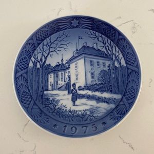 1975 Royal Copenhagen Christmas Plate
